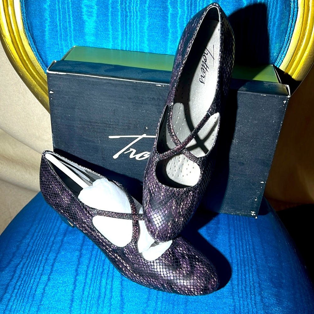Brand new in the box Trotters leather Shoes 7.5N